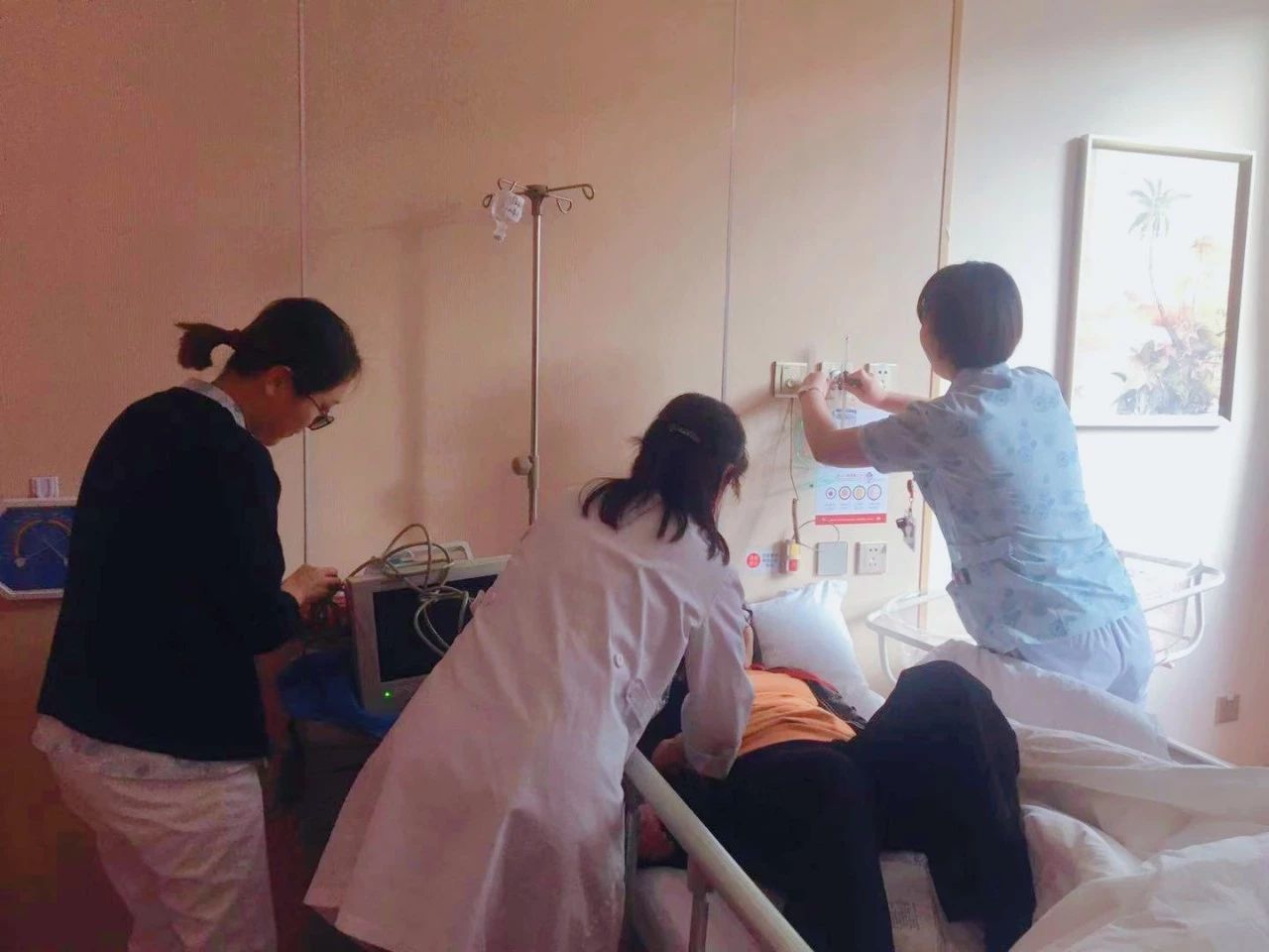 保障节日期间医疗安全，大连新百佳妇儿医院开展急救应急演练